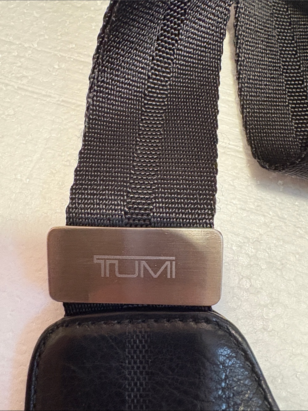 Tumi Black Leather Messenger Bag for Men - Picture 7 of 7
